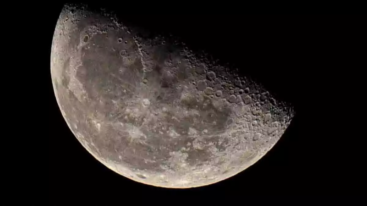 Imagen satélite de la Luna.