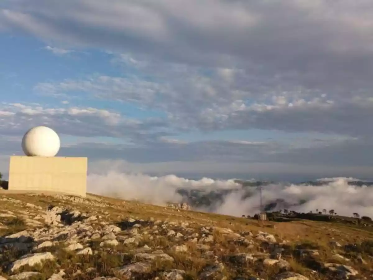 L'Observatori de la Miranda de Llaberia, enmig d'una boira peruchiana