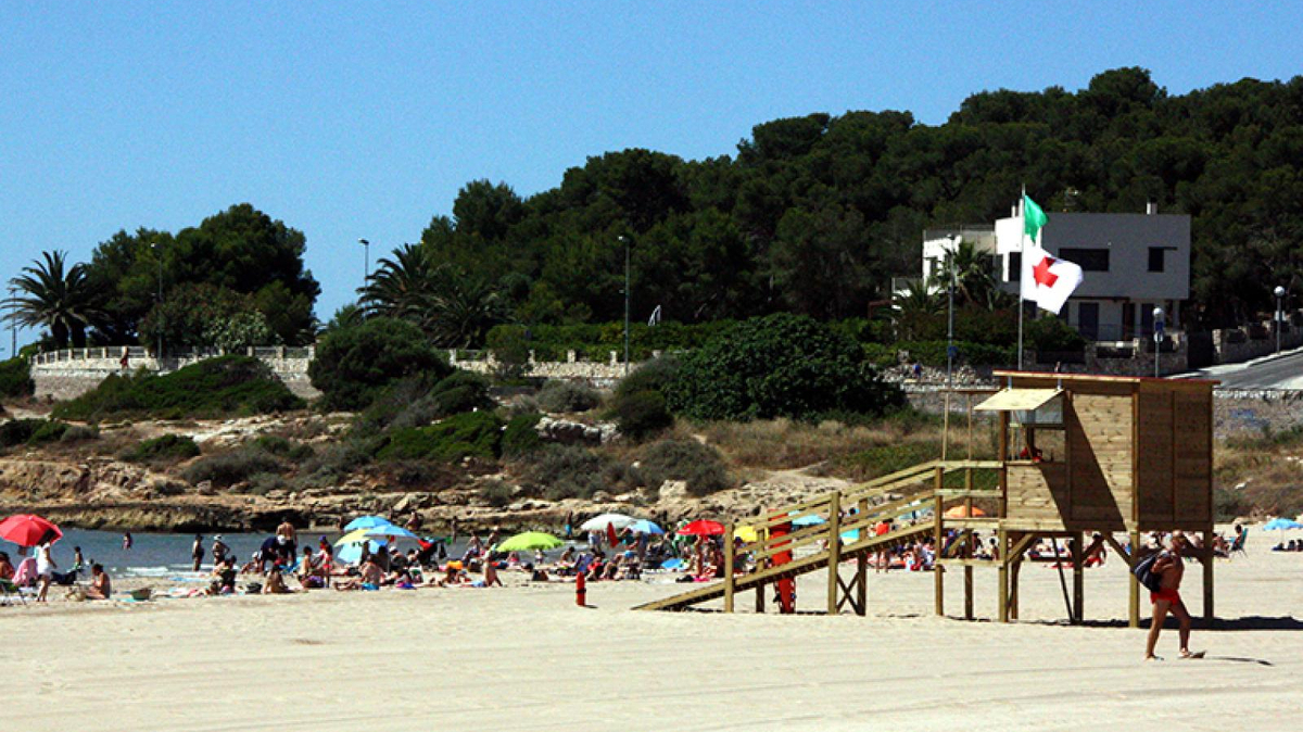 Requisen Una Arma A Un Banyista A La Platja De L Arrabassa